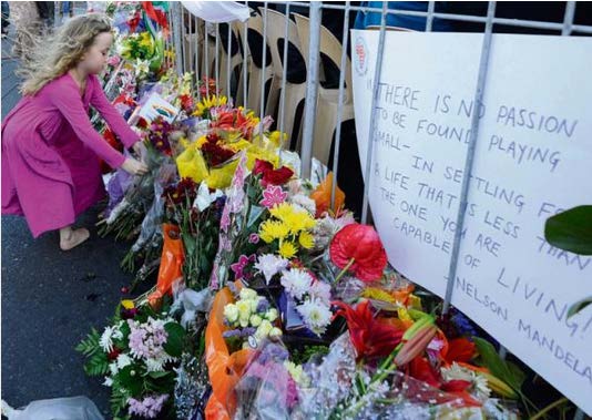 5-flowers-at-mandela-house-in-houghton